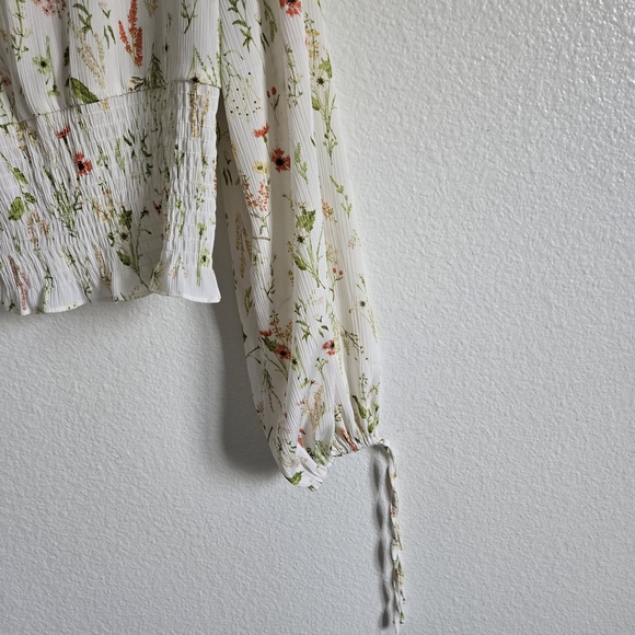 H&M Short V-neck Blouse Floral Women  Size Large - Picture 6 of 7